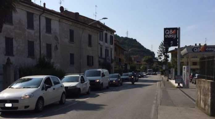 Potatura siepi: chiuso viale Brodolini, caos su corso Bergamo