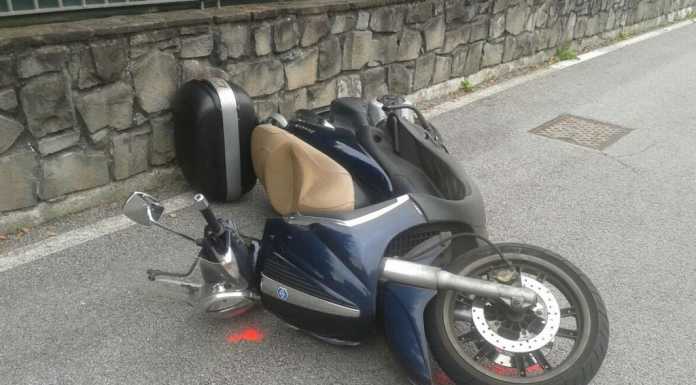 Malgrate: 67enne cade dalla moto per evitare il postino