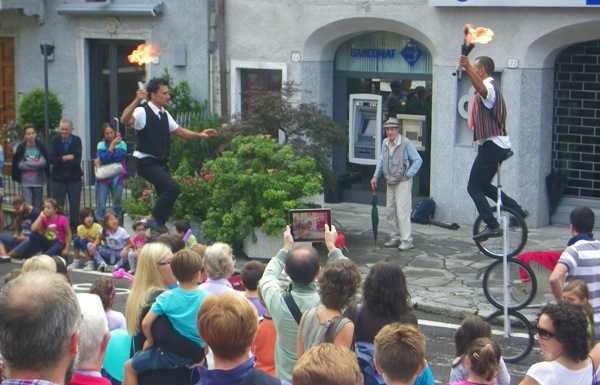 Barzio. Torna “Saltimbarzio”: arte di strada, musica e festa per tutta la famiglia