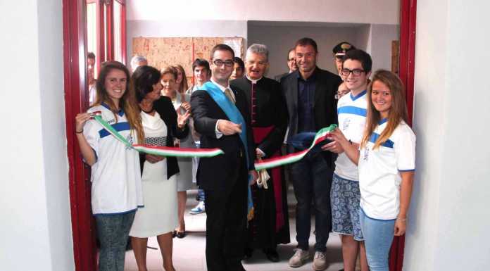 Taglio del nastro per la rinnovata palestra del Liceo Grassi