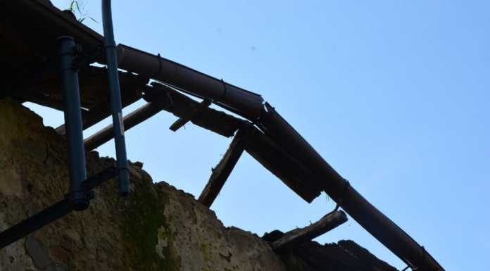 Annone Brianza: crolla un cornicione nel centro storico