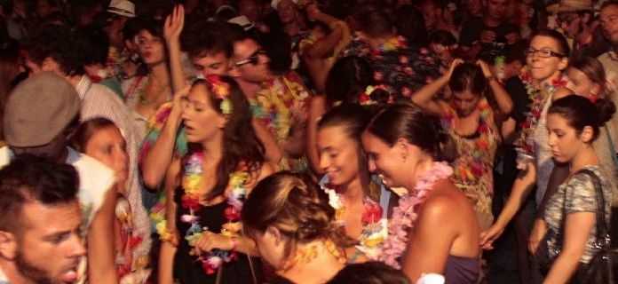 Sabato il viale Turati saluta l’estate con una festa hawaiana
