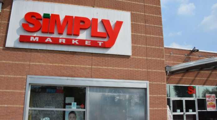 Barzanò: sfondano la vetrata con la ruspa, colpo da 20 mila €