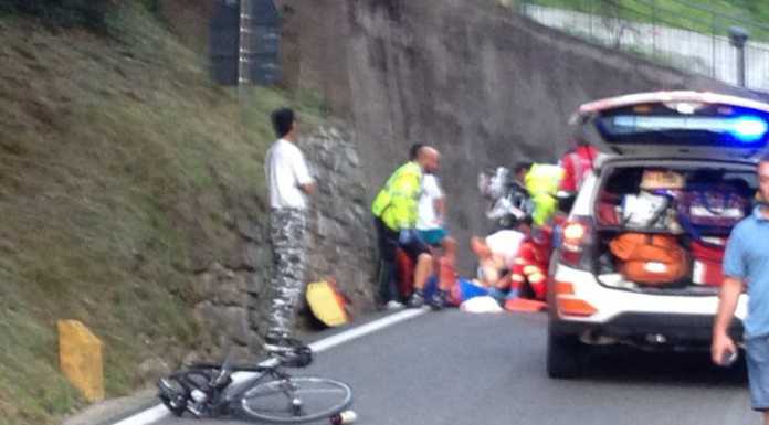 Schianto bici – moto a Laorca: fuori pericolo il ciclista