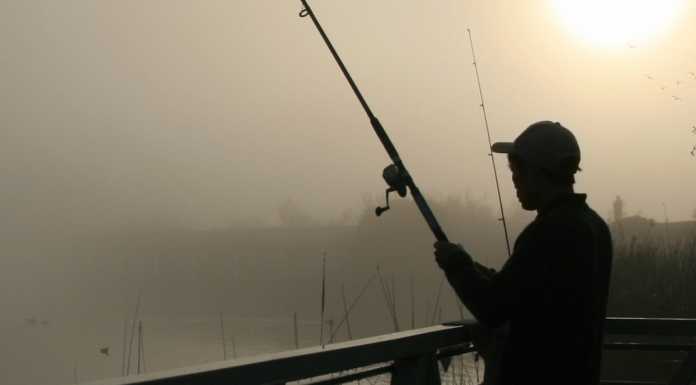 Anziano pescatore aggredito e derubato sul lungolago