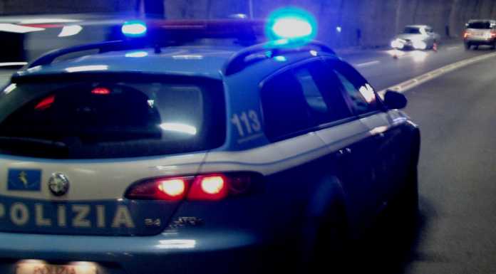 Ruba un’auto e si schianta in c.so Bergamo: denunciato