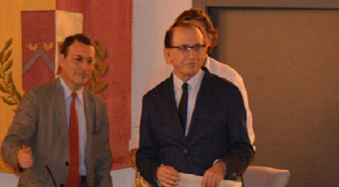 Calolzio. L’Amministrazione ringrazia e premia il professor Lo Martire