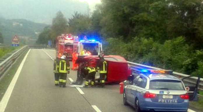 Ribaltamento sulla SS36 in direzione Lecco all’altezza di Suello