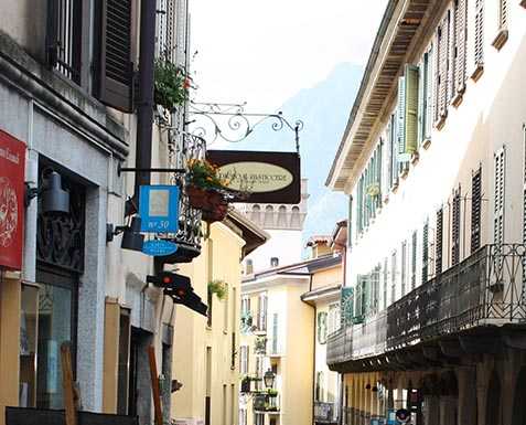 Sabato via Bovara in festa: negozi aperti, spettacoli e dj set