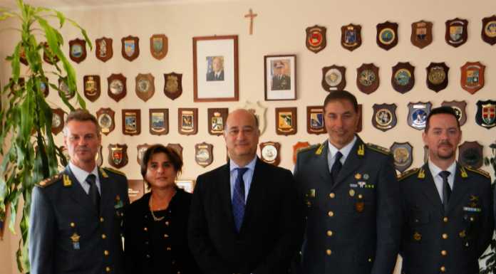 Il Prefetto Bellomo in visita al Roan della Guardia di Finanza di Como