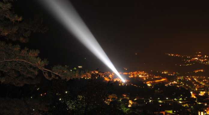 Anti Medale illuminata a giorno per soccorrere 2 scalatori