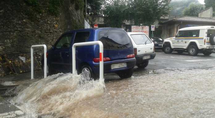 Valmadrera: il torrente S. Antonio esonda in piazza Fontana
