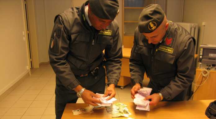 74enne italiana fermata al confine con 52mila euro dalla Gdf