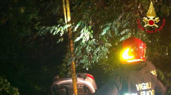 Vendrogno: auto nel burrone, salva la 40enne al volante