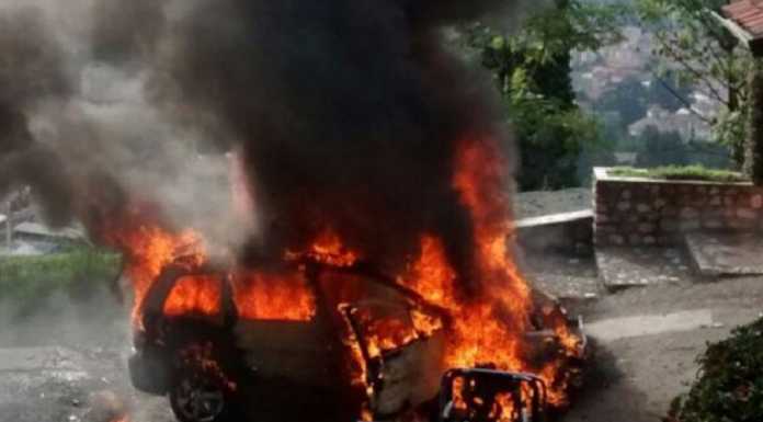 Paura a Rancio: auto s’incendia, si salva in tempo il proprietario