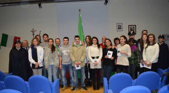 Calolziocorte consegna la Costituzione ai 18enni