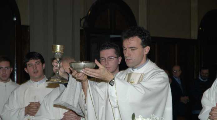 Il mandellese don Alessandro Comini sacerdote da 10 anni