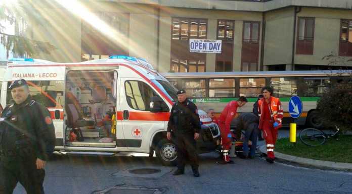Via XI Febbraio: investito un ciclista, trasportato in ospedale
