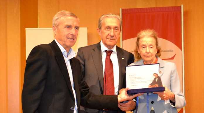 Consegnato il premio Manzoni alla carriera a Giulia Maria Crespi