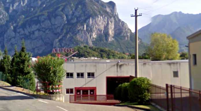 Altof: incontro sindacati- azienda, fuori i lavoratori in protesta