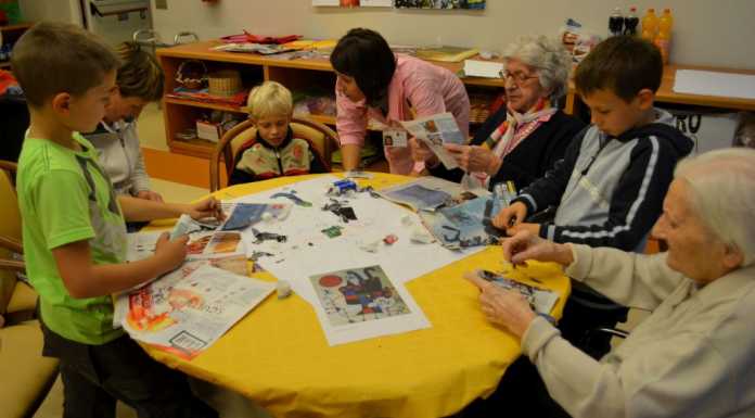 Mandello, anziani e bimbi “firmano” il calendario del 2015