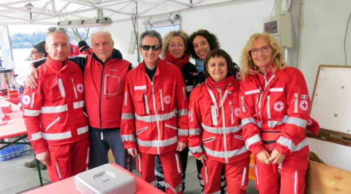 Vin brulè e castagne per sostenere la Croce Rossa di Lecco