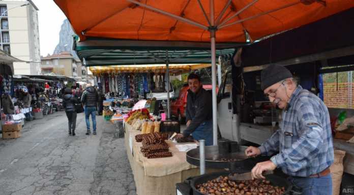 S. Giovanni. Sempre meno bancarelle: “Valorizzate la fiera di S.Nicolò”