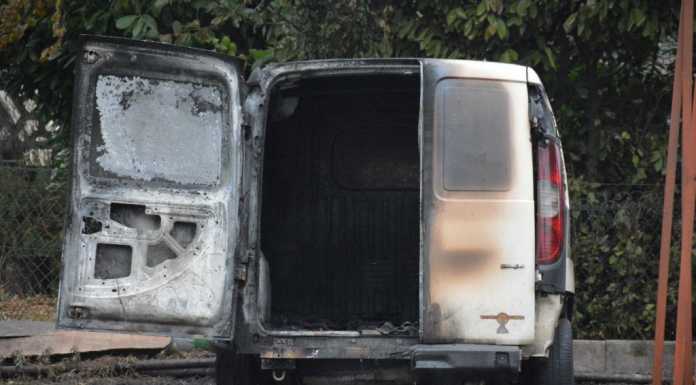 Oggiono: furgone in fiamme, indagano i carabinieri