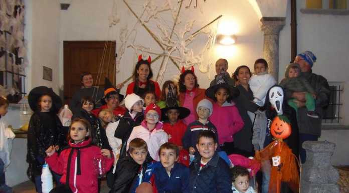 Bimbi in maschera a Valmadrera: si festeggia Halloween