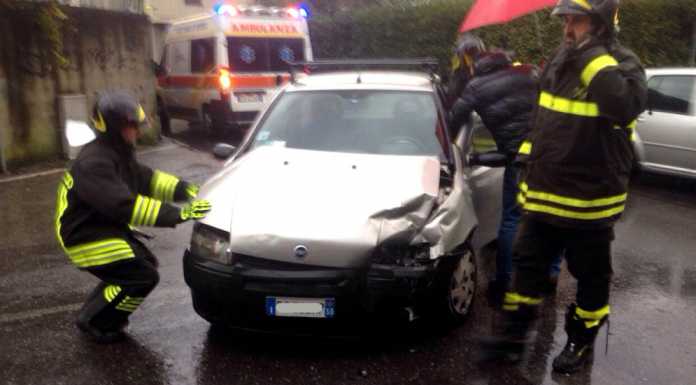 Via Lamarmora: schianto tra auto, due persone soccorse