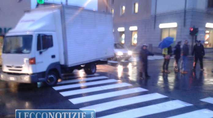 Valmadrera. Donna di 40 anni investita da un’auto in via Roma