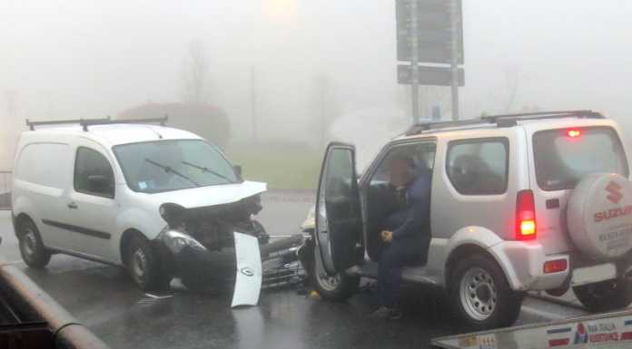 Sbaglia a immettersi nella rotonda, tremendo frontale a Ballabio