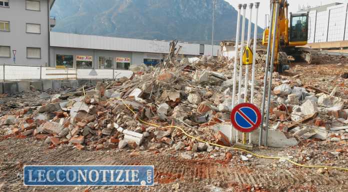 Maggianico. Demolito il benzinaio di Sant’Ambrogio, ne nascerà uno nuovo