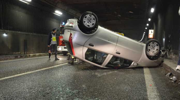 Ribaltamento sulla nuova Lecco-Ballabio: illeso il conducente