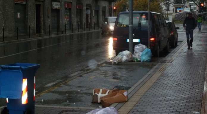 Lecco invasa dai rifiuti Confcommercio: ‘C’era da aspettarselo’