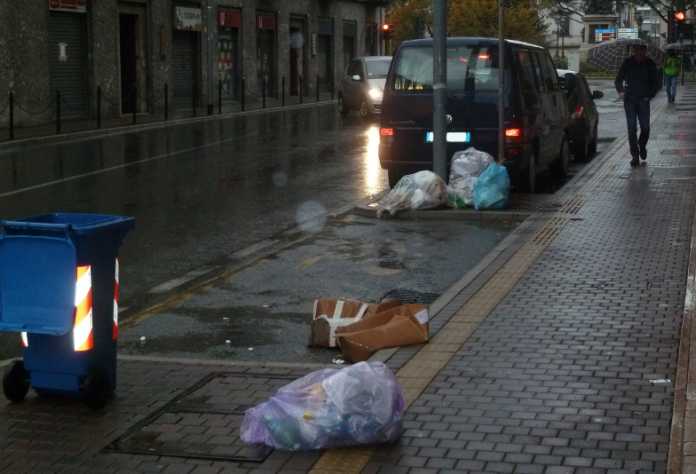 rifiuti_corso_martiri (2)