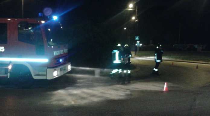 Valmadrera, liquido scivoloso sull’asfalto, intervengono i Vigili del Fuoco
