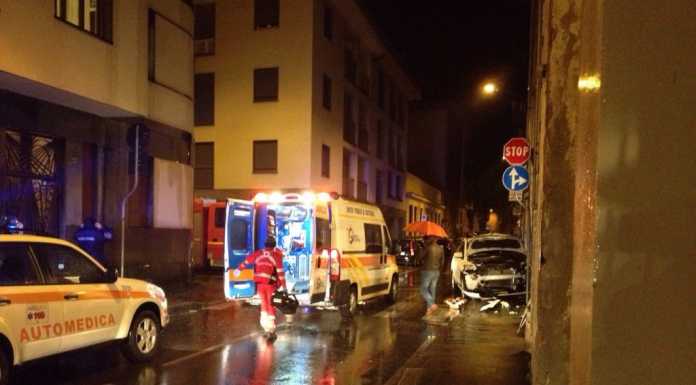 Imbocca la strada in contro mano e finisce contro un’altra auto