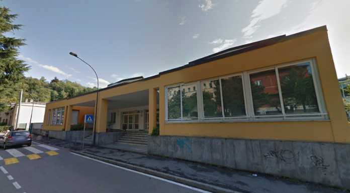 Oggiono. Cede il controsoffitto di un’aula alle medie, studenti trasferiti