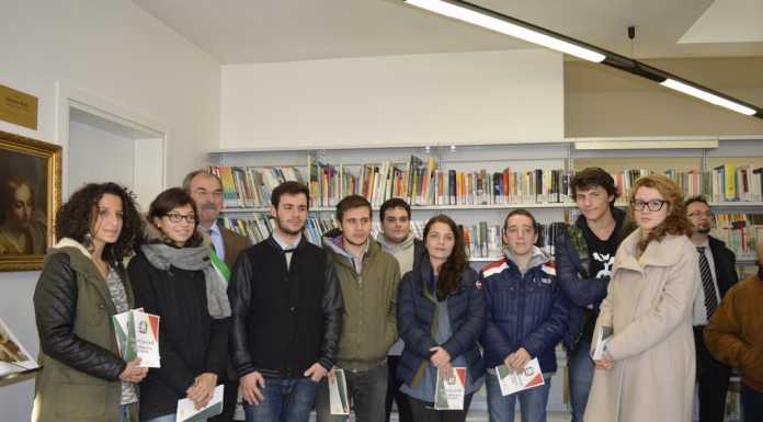 Vercurago, consegnate le costituzioni ai neo18enni