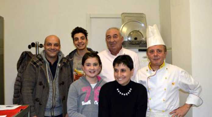 “Qualcosa in più” regala una cena di fine anno ai senzatetto