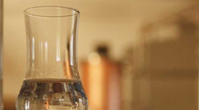 Scoperta una distilleria clandestina. Sequestrati 133 litri di grappa