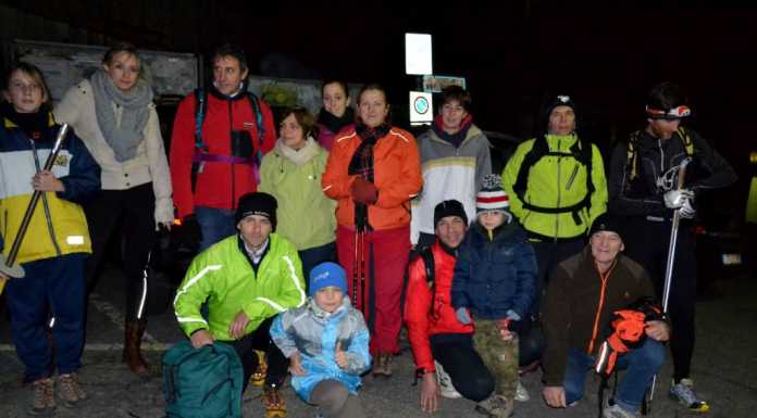 Mandello, albero e cometa sul Manavello. E stasera la sfilata