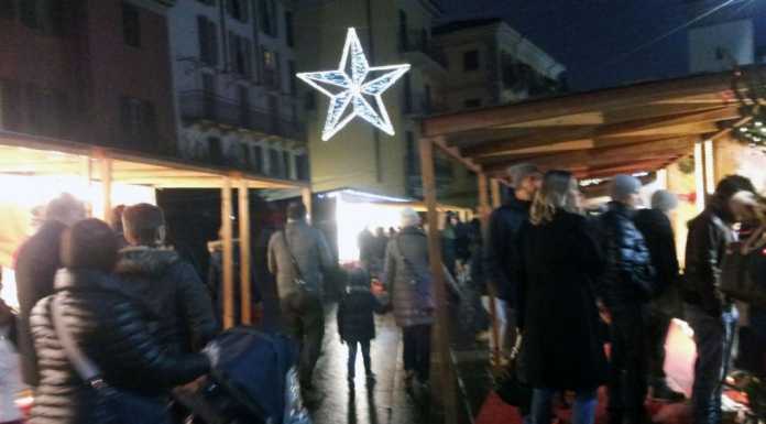 Anche a Lecco è corsa al regalo: weekend di acquisti in centro