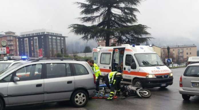 Scontro auto moto in Corso Matteotti, ferito un motociclista