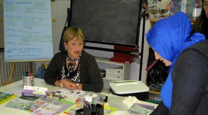 Mandello, donne straniere a lezione di raccolta differenziata