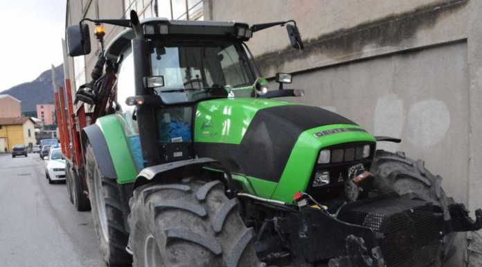 Schiacciato dal trattore: resta grave il 25enne artigiano