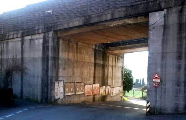 Abbadia, si staccano lastre dal sovrappasso della Statale 36