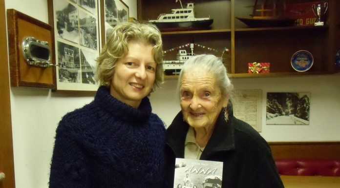L’addio di Onno a Anna Corti, ultima barcaiola del lago