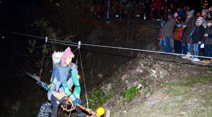 A Mandello la Befana arriva di notte… con la teleferica